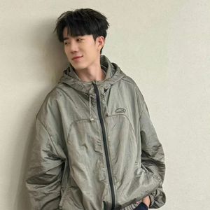 裸体裸乳被🍑学生
